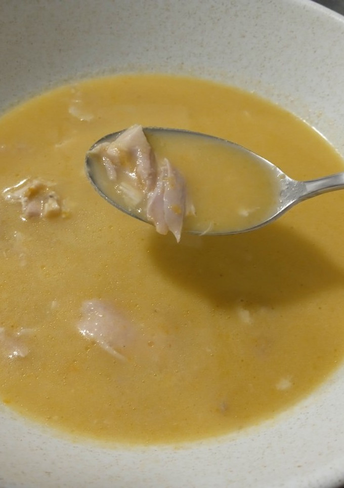 Una foto de Gallina en olla express en su caldo