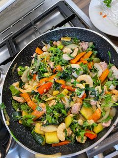 Rákos tonhalas wok recept fotója