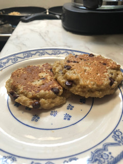 Una foto de Galletones al sartén o Pancakes de Avena+Plátano+chips de chocolate