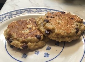 Una foto de Galletones al sartén o Pancakes de Avena+Plátano+chips de chocolate