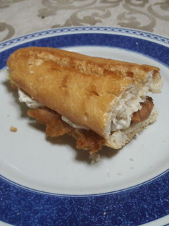 Una foto de Bocadillo de "pollo" horneado sin gluten vegano 🥖