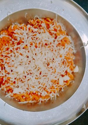 A picture of Cheesy butter Maggi.