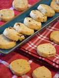 Biscotti al parmigiano con capperi e acciughe