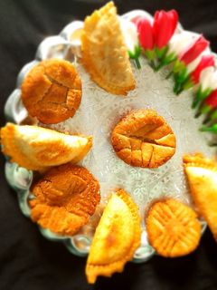 ठेकुवा स्टफ फ्युजन करंजी (karanji recipe in marathi) रेसिपी चे मुख्य फोटो 