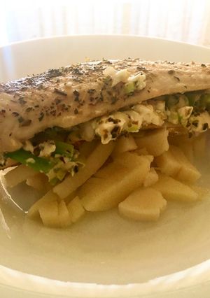 Una foto de Tilapia rellena con base de palmitos