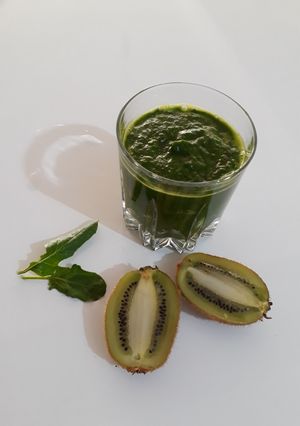 عکسی از دستور اسموتی اسفناج و کیوی