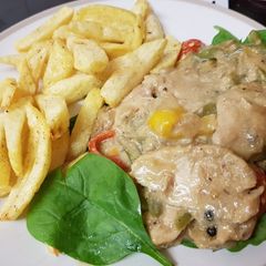 A picture of My Ginger Chicken and Peppered Sauce. 😁.