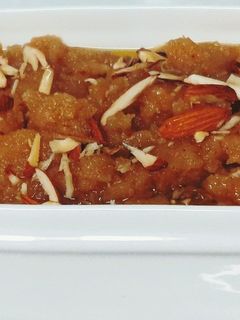 सूजी का हलवा (sooji ka halwa recipe in Hindi) रेसिपी मुख्य फोटो