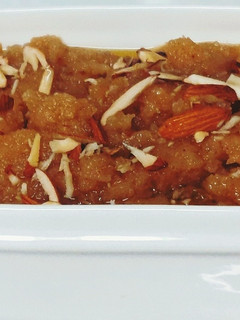 सूजी का हलवा (sooji ka halwa recipe in Hindi) रेसिपी मुख्य फोटो