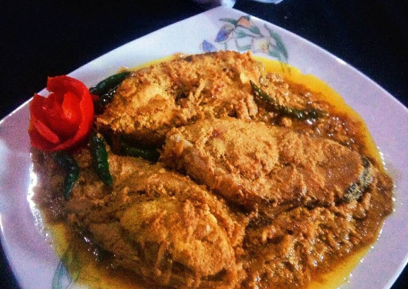 Shorshe Ilish (Hilsa in mustard gravy)