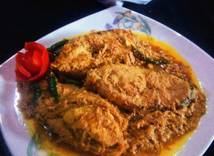 A picture of Shorshe Ilish (Hilsa in mustard gravy).