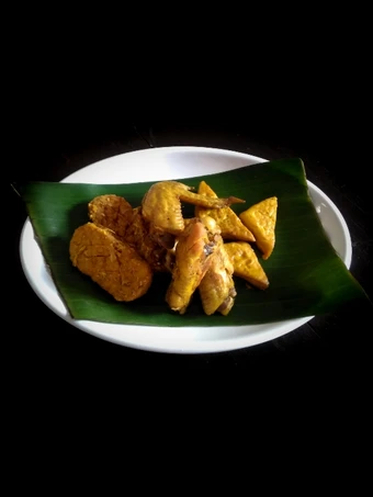 Langkah Gampang Membuat Resep Ayam Tahu Tempe Ungkep Bumbu Kuning (untuk Persediaan) yang Uenak Anti Ribet, Mantap Sekali