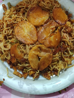 عکسی از دستور ماکارانی با ترشی کال گوجه😋😋