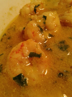 Una foto de Gambas al curry verde
