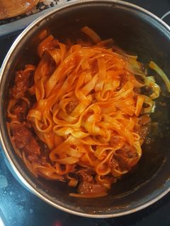 Una foto de Tallarines con tomate