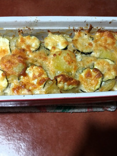 Una foto de Patatas con calabacín gratinadas