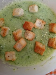 Una foto de Salmorejo de pepino con yogur