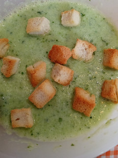 Una foto de Salmorejo de pepino con yogur