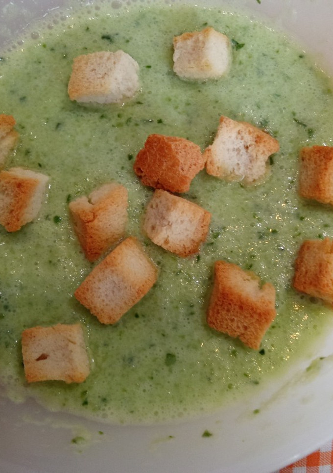 Una foto de Salmorejo de pepino con yogur