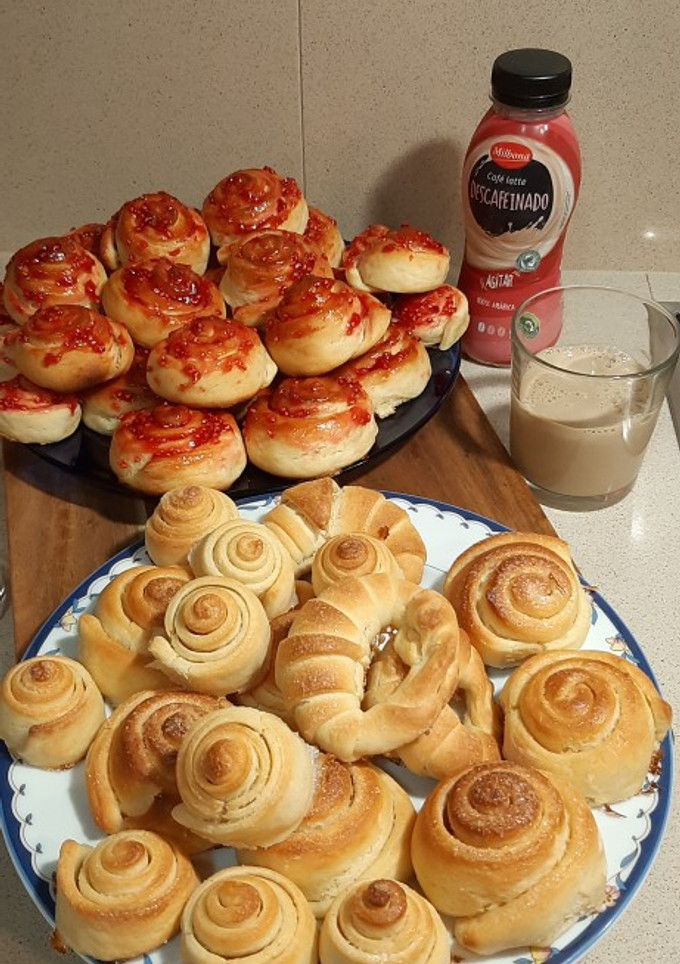 Una foto de Facturas de azúcar y frambuesa