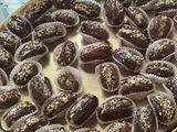 حبات التمر المحشية