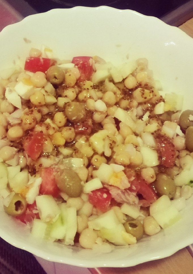 Una foto de Ensalada de garbanzos con vinagreta de mostaza
