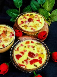फ्रूट कस्टर्ड(FRUIT CUSTARD RECIPE IN HINDI) रेसिपी मुख्य फोटो