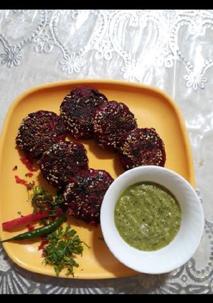 A picture of Oats and Beetroot tikki.