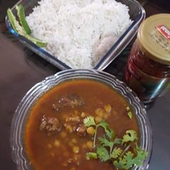 A picture of Chane ki daal aur gosht.