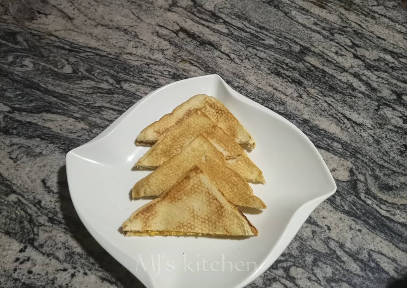 Grilled paste sandwich