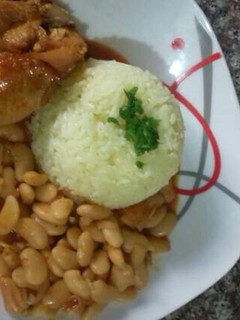 صورة لوصفة فاصوليا بيضا مع دجاج و رز