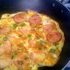 A picture of Green Onion Sausage Omelette.