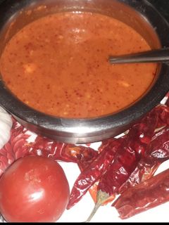 लहसुन टमाटर सूखी लाल मिर्च चटनी(Lahsun tamatar sukhi lal mirch chutney recipe in Hindi) रेसिपी मुख्य फोटो