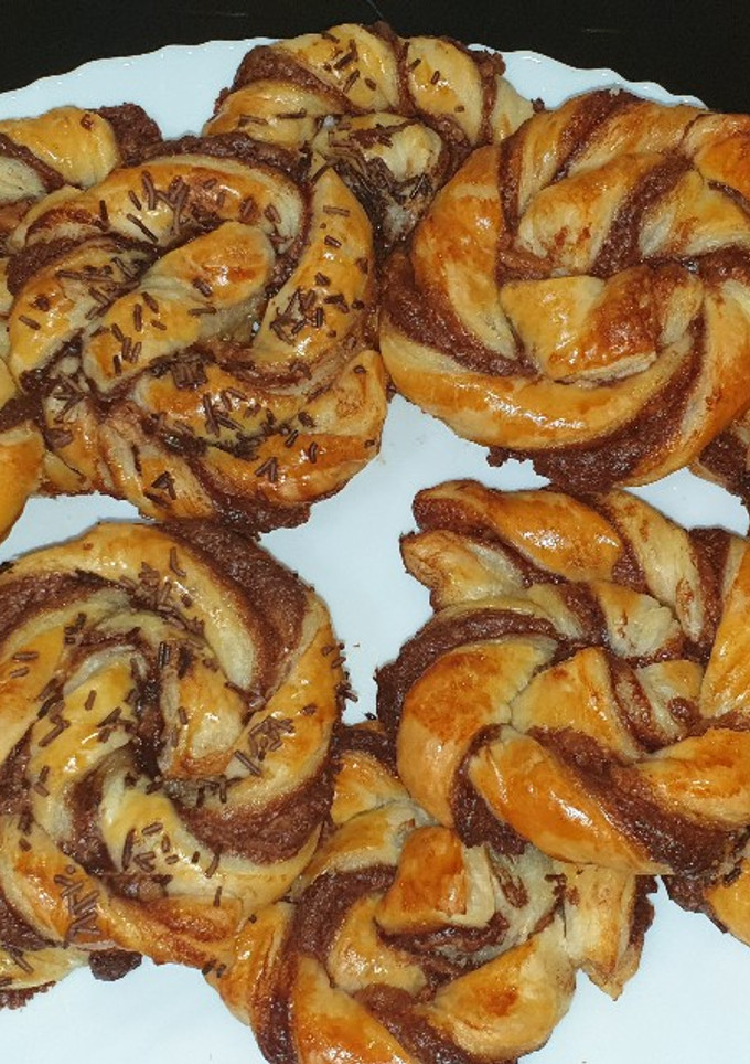 Una foto de Caracolas de hojaldre con chocolate rápidas