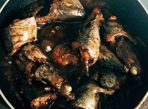 Hình của món Cá nục kho xì dầu.