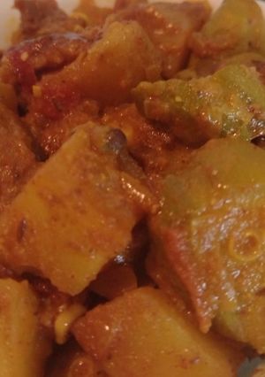 আলু পটলের ডালনা(aloo potoler dalna recipe in Bengali) রেসিপির প্রধান ছবি