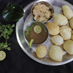 A picture of Puchka /pani puri / golgappa.