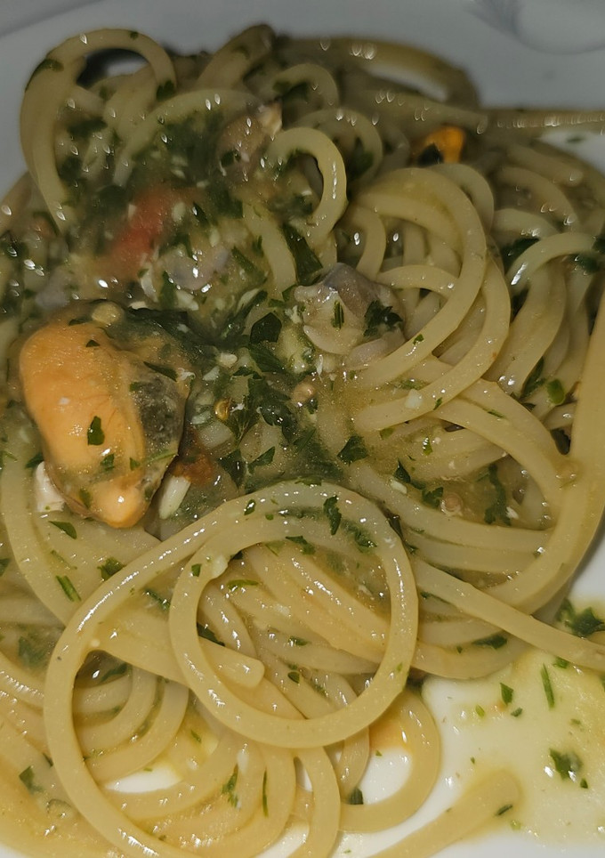 Una foto de Spaghetti en salsa verde