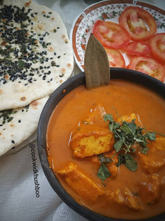 પનીર બટર મસાલા અને કુલચા(Paneer Butter Masala Ane Kulcha Recipe In Gujarati) રેસીપી મુખ્ય ફોટો