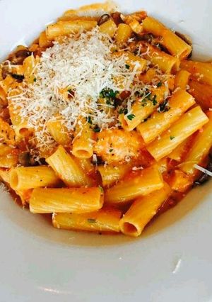 A picture of Red sauce pasta.