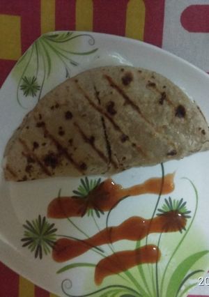 A picture of Grill Chapati with Mayonnaise.