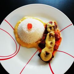 A picture of Chicken breasts in avokado sauce.
