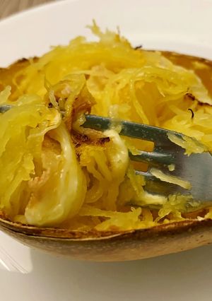 Une photo de Courge spaghetti gratinée au fromage