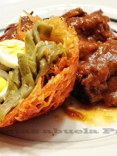 Una foto de Ternera en asado con nido de patatas