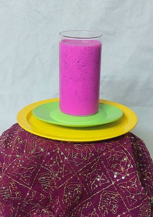 A picture of Red dragon fruit milkshake.