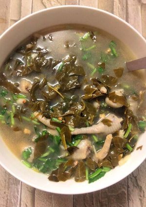 Hình của món Canh chân gà nấu lá giang.
