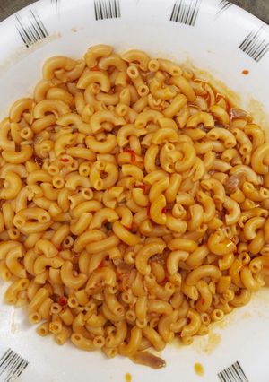 A picture of Macaroni jollof.