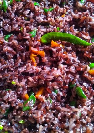 ব্ল্যাক রাইস উইথ ভেজিটেবল (black rice with vegetable recipe in Bengali) রেসিপির প্রধান ছবি