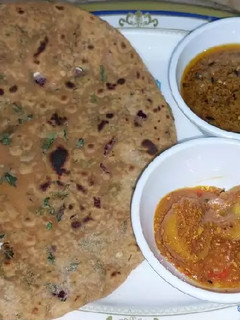 A picture of Methi Paratha.