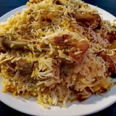 A picture of Fry Chicken blend Biryani.